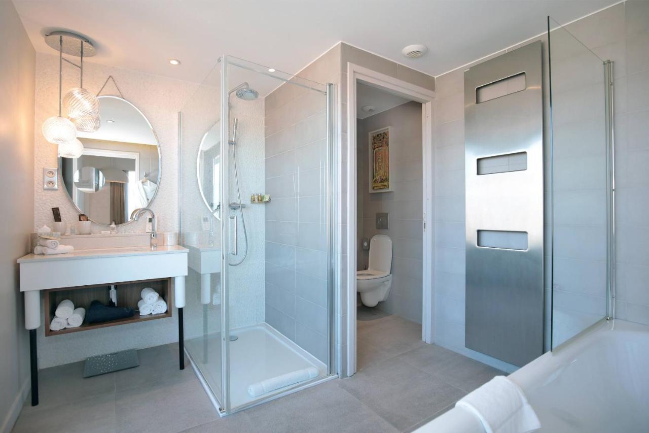 Renaissance Hotel 5*