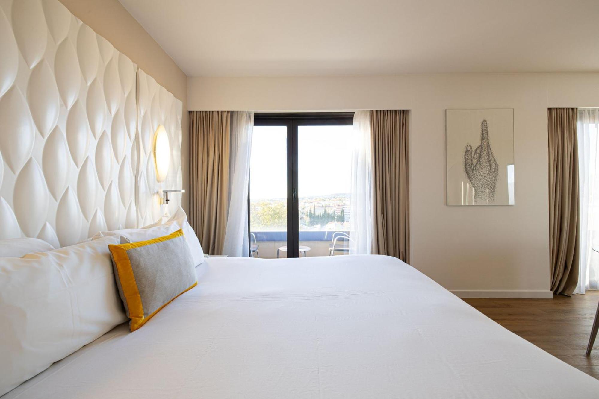 Renaissance Hotel 5*