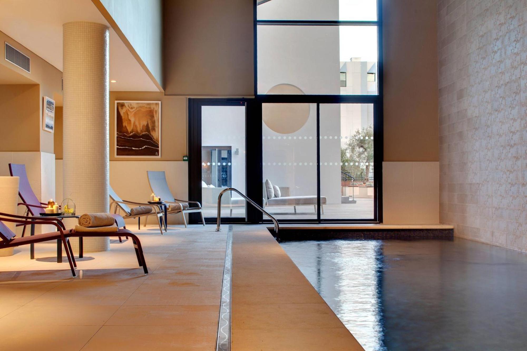 Renaissance Hotel 5*
